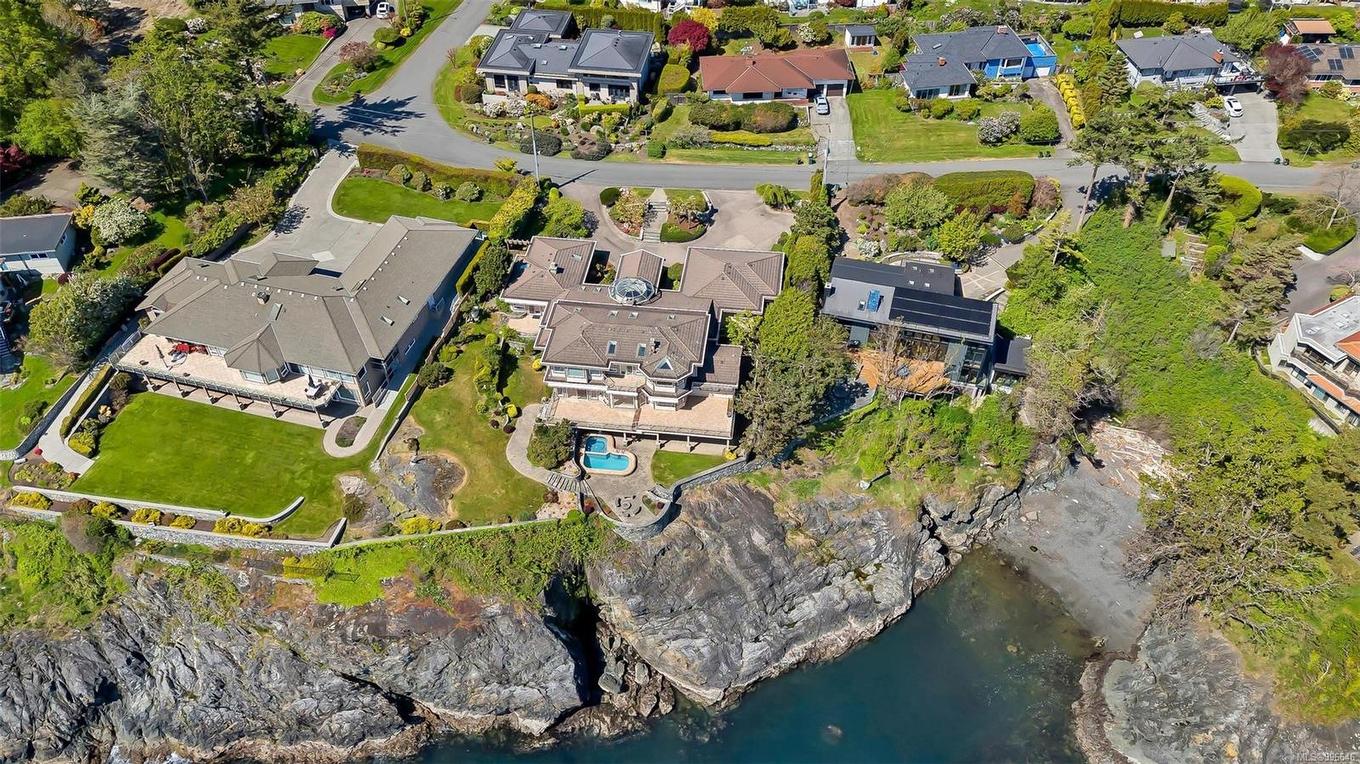 4461 Shore Way, Saanich, BC