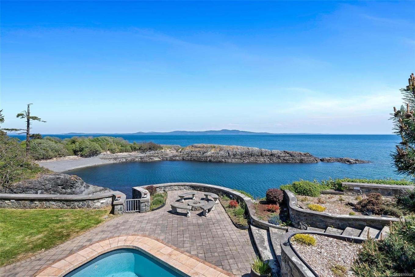 4461 Shore Way, Saanich, BC