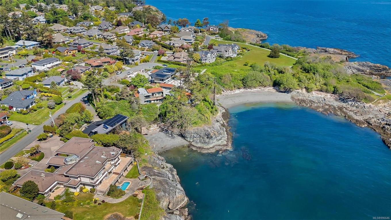 4461 Shore Way, Saanich, BC