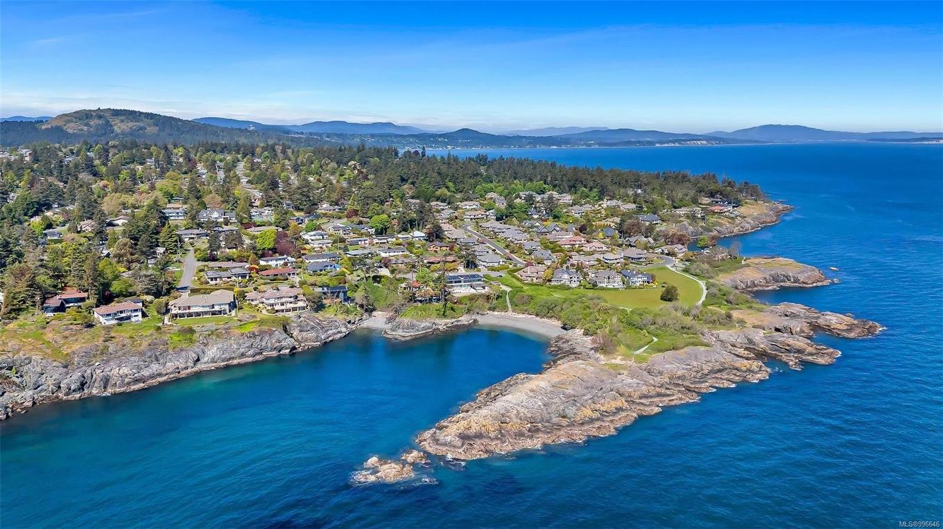 4461 Shore Way, Saanich, BC