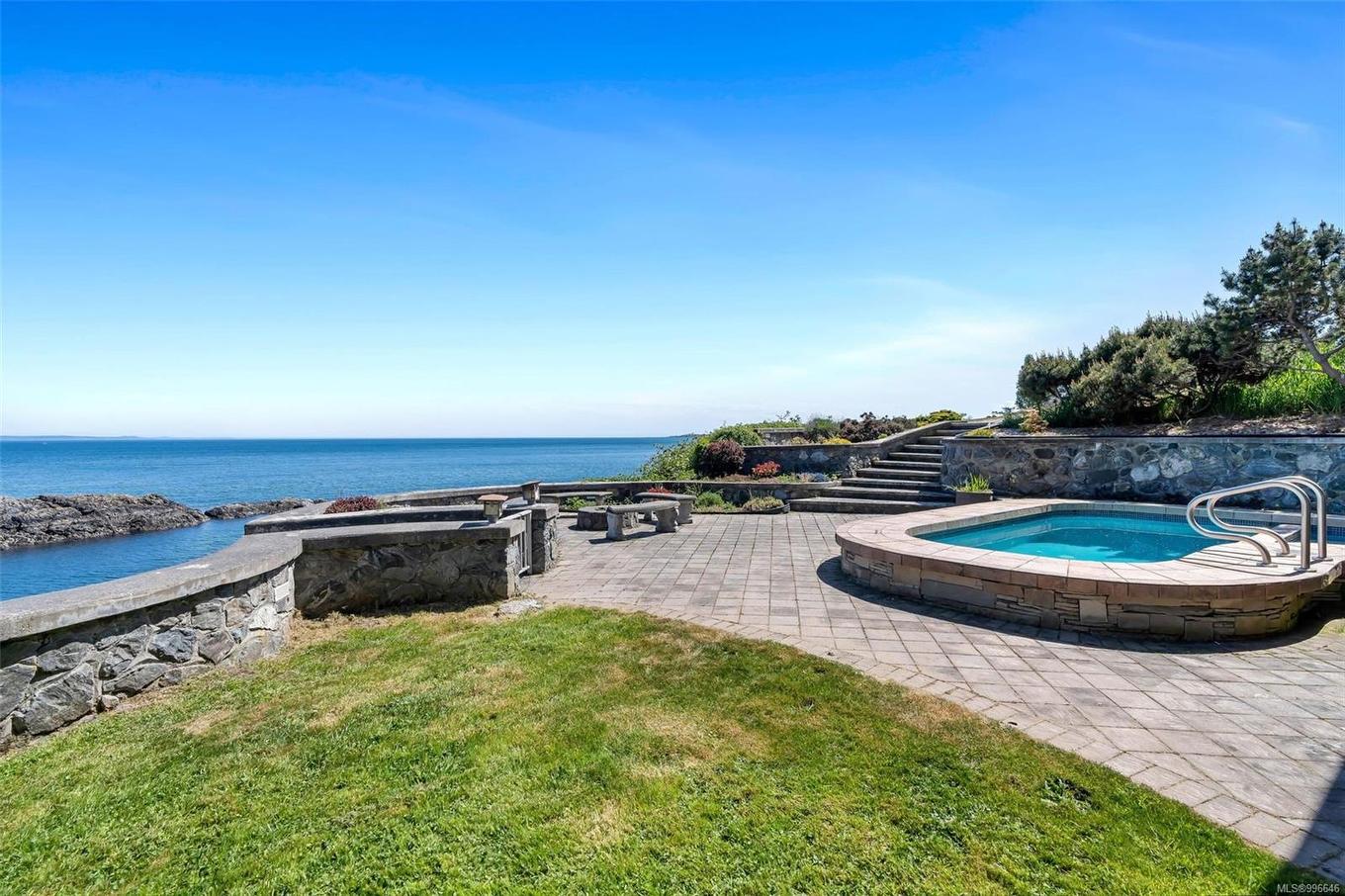 4461 Shore Way, Saanich, BC