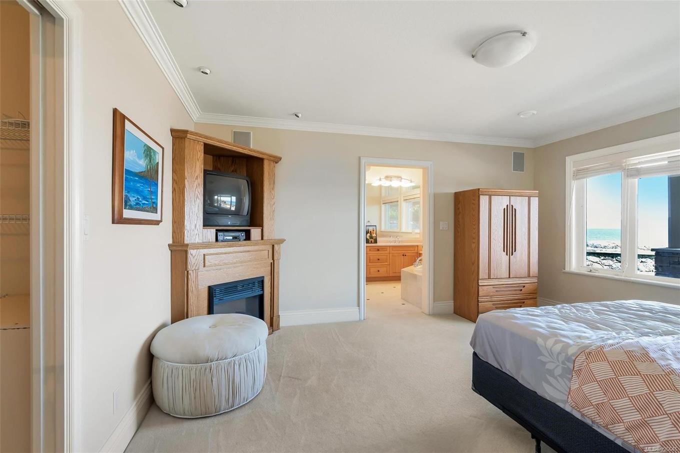 4461 Shore Way, Saanich, BC