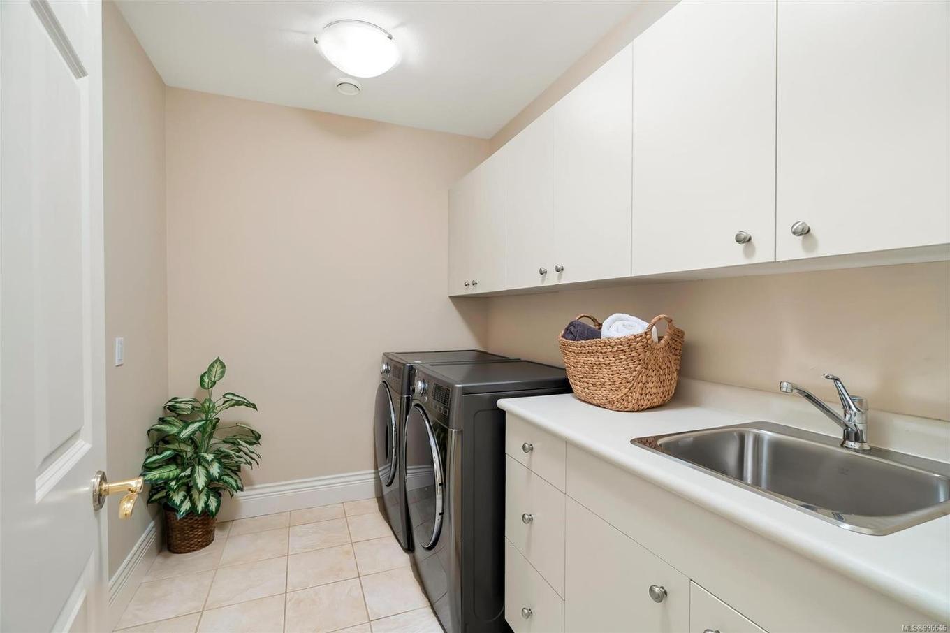 4461 Shore Way, Saanich, BC