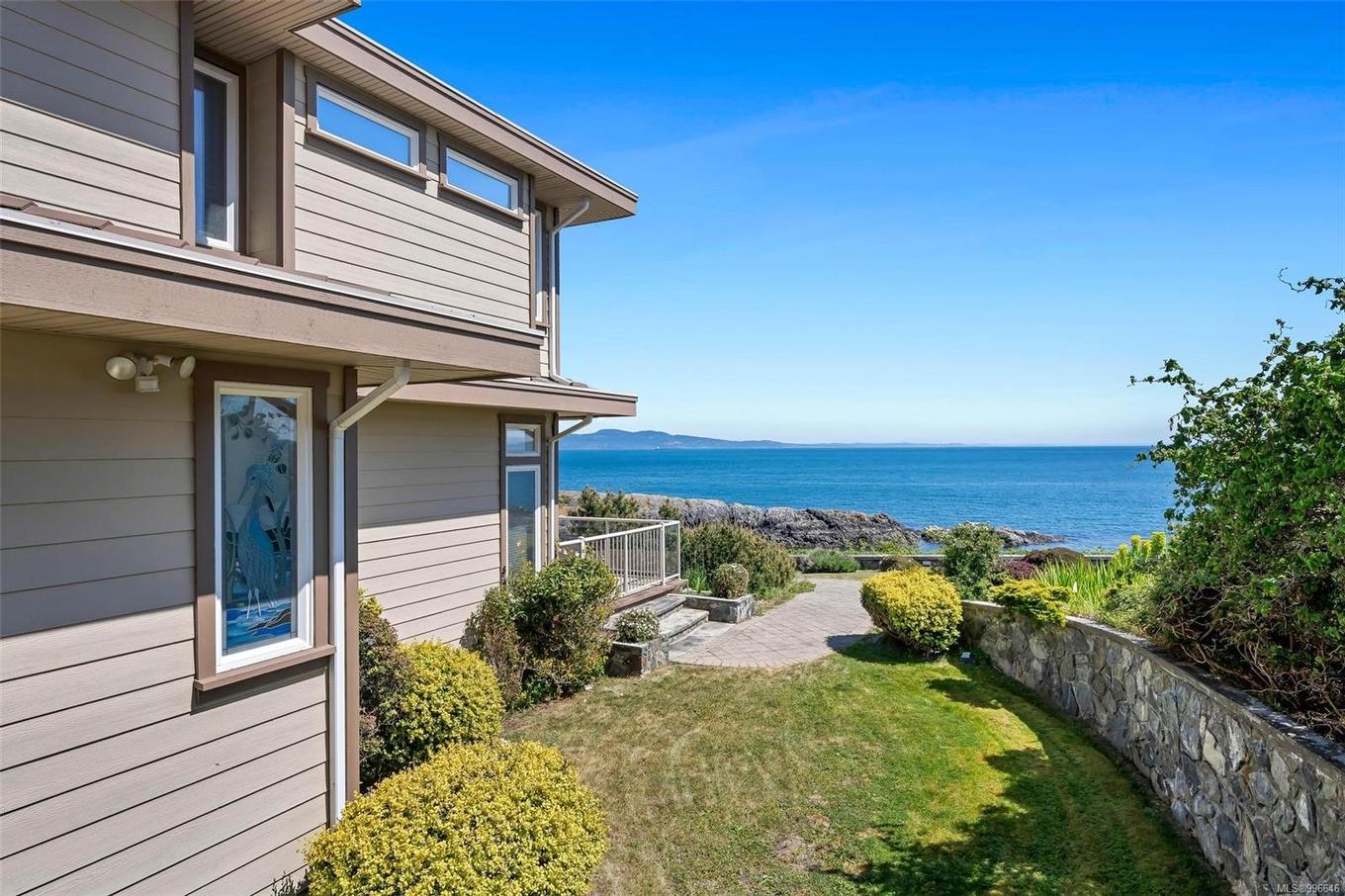 4461 Shore Way, Saanich, BC