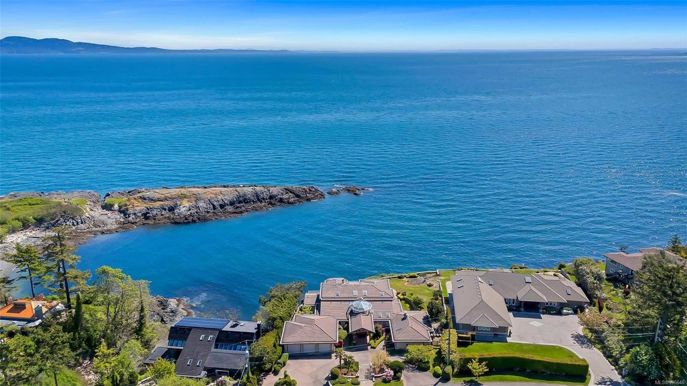 4461 Shore Way, Saanich, BC