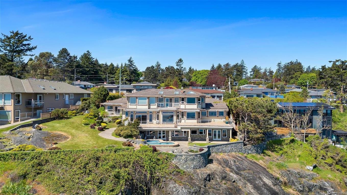 4461 Shore Way, Saanich, BC