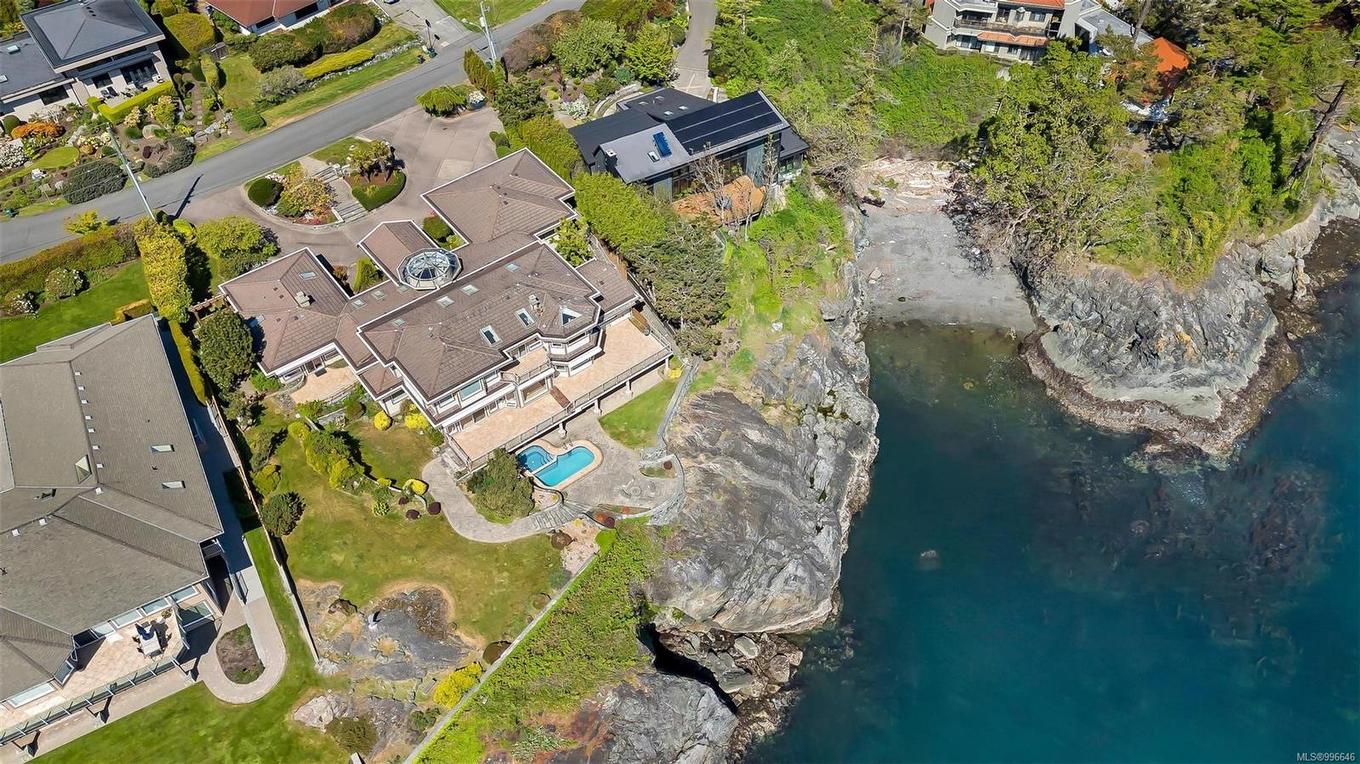 4461 Shore Way, Saanich, BC