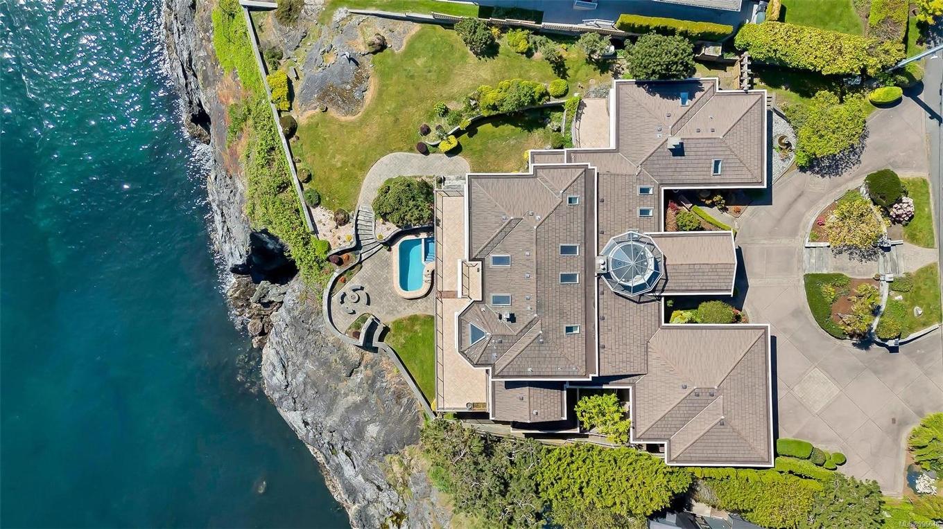 4461 Shore Way, Saanich, BC