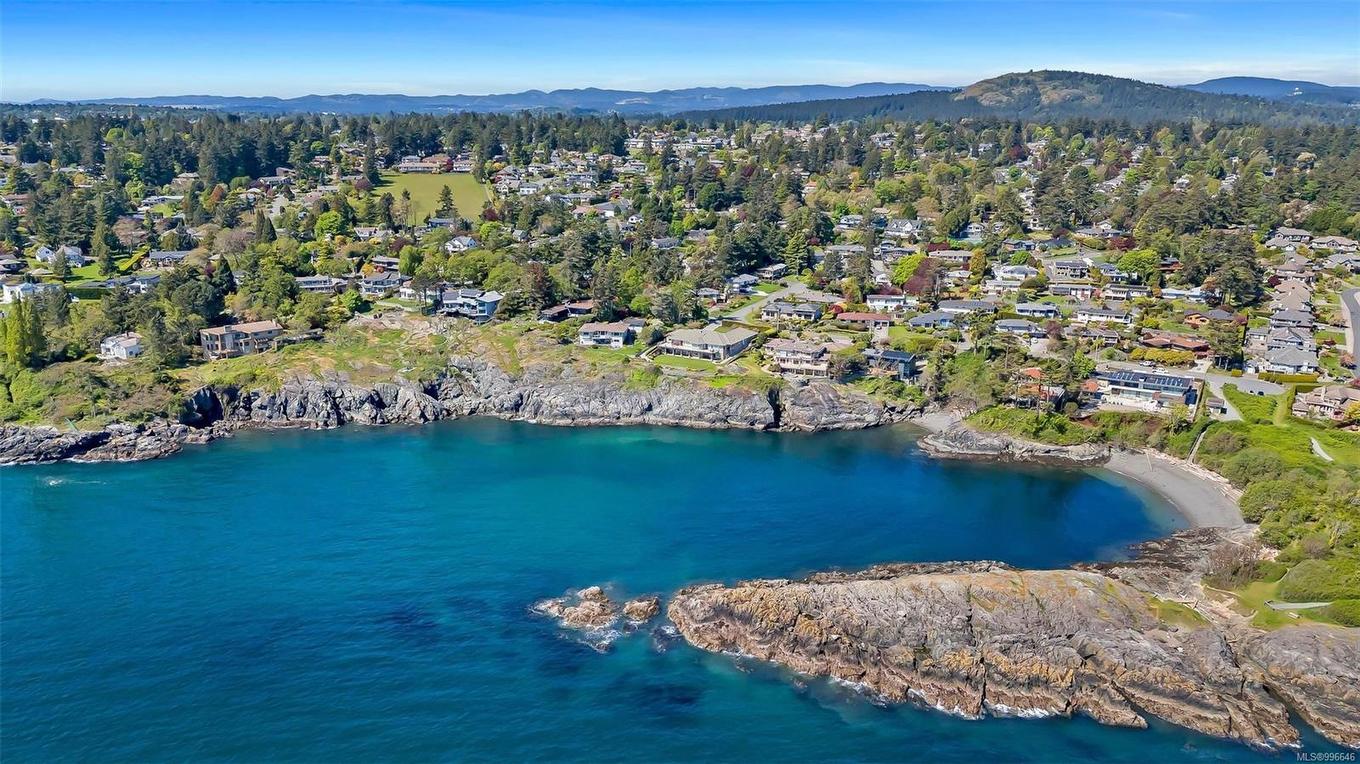 4461 Shore Way, Saanich, BC
