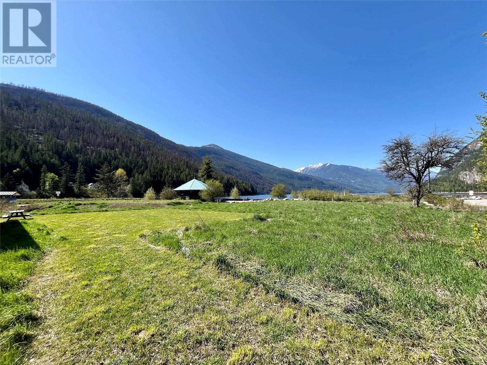 411 Main Street, Slocan, BC