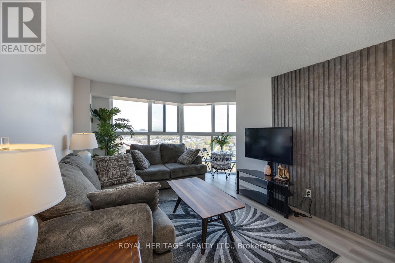 1003 - 90 Dale Avenue, Toronto, ON - Indoor Photo Showing Living Room