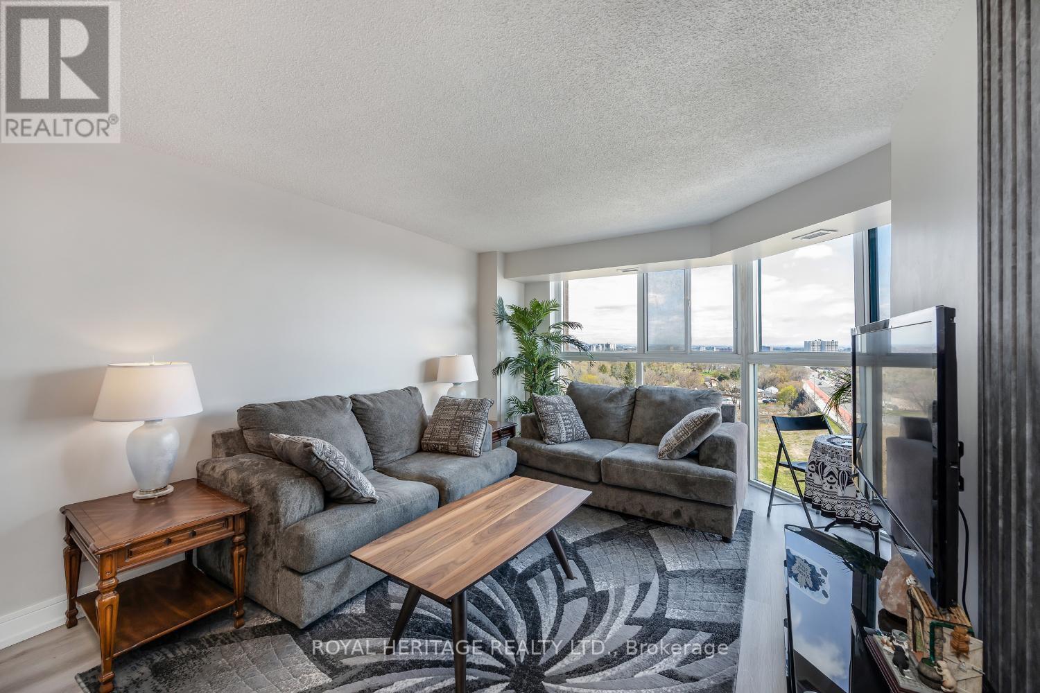 1003 - 90 Dale Avenue, Toronto, ON - Indoor Photo Showing Living Room