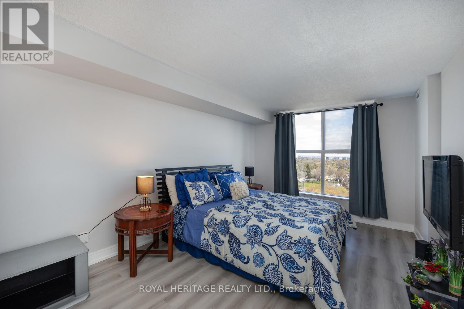 1003 - 90 Dale Avenue, Toronto, ON - Indoor Photo Showing Bedroom