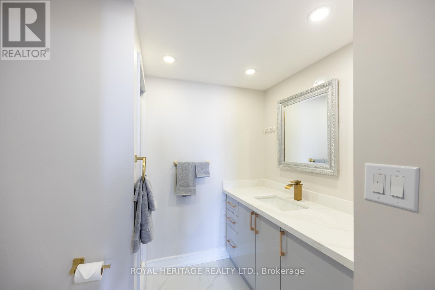 1003 - 90 Dale Avenue, Toronto, ON - Indoor Photo Showing Bathroom