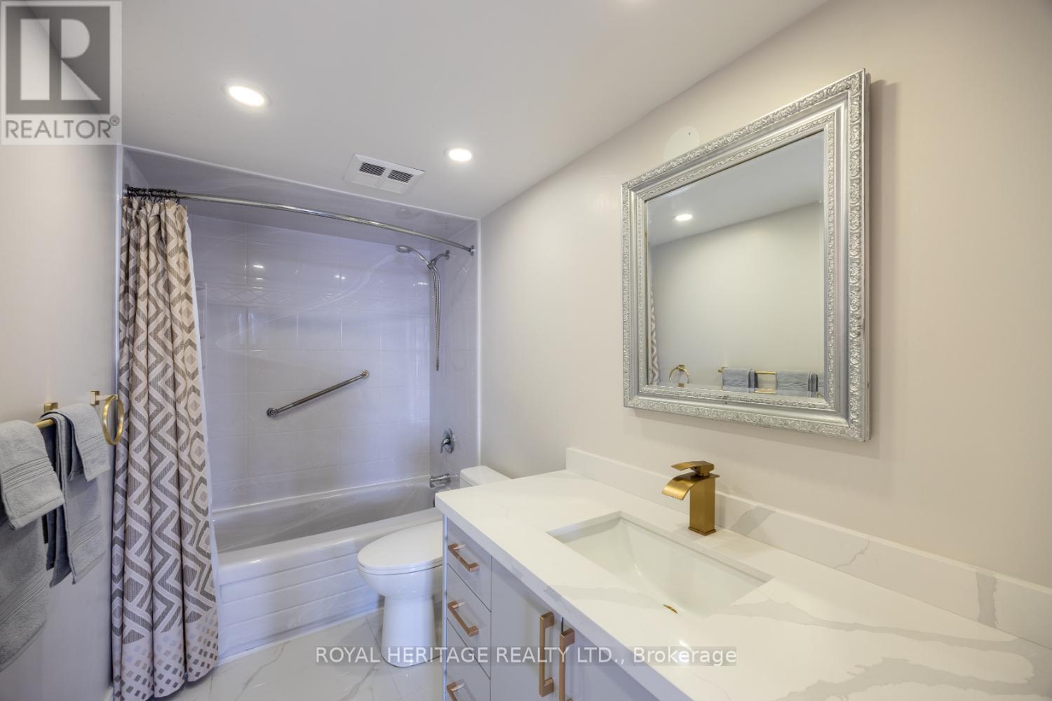 1003 - 90 Dale Avenue, Toronto, ON - Indoor Photo Showing Bathroom