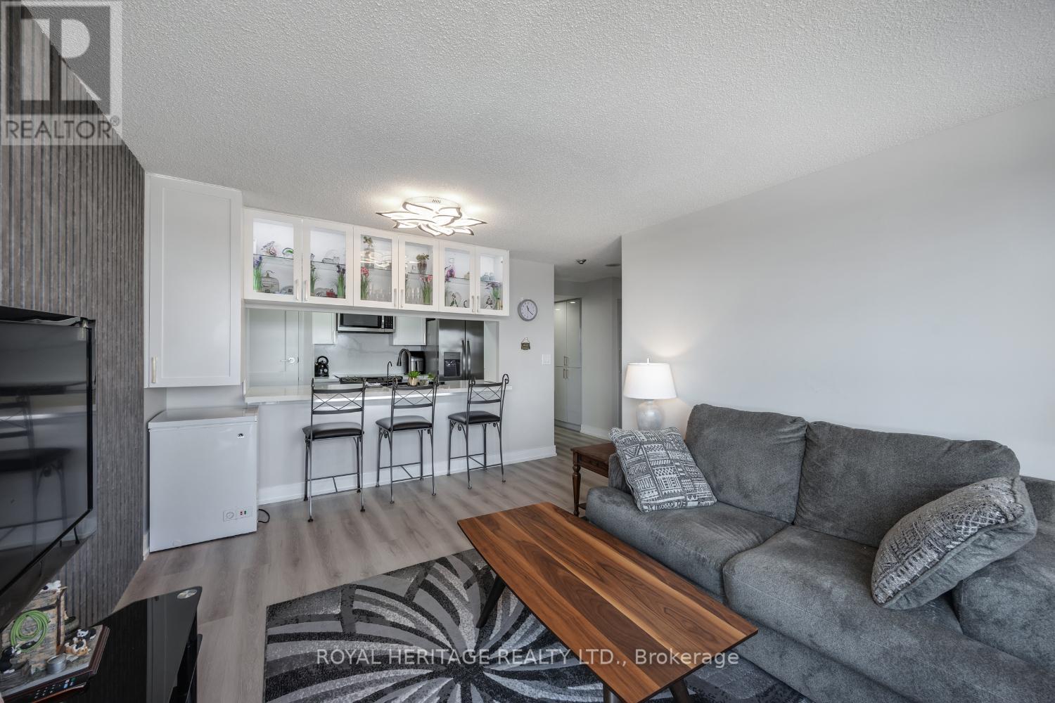 1003 - 90 Dale Avenue, Toronto, ON - Indoor Photo Showing Living Room
