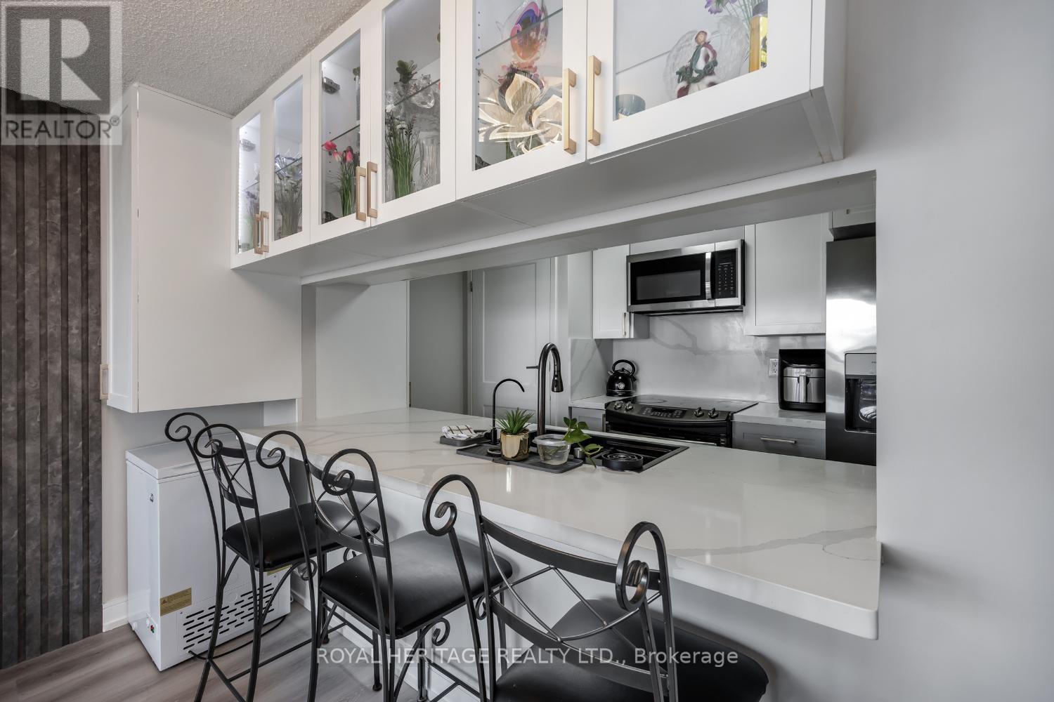 1003 - 90 Dale Avenue, Toronto, ON - Indoor Photo Showing Kitchen With Upgraded Kitchen