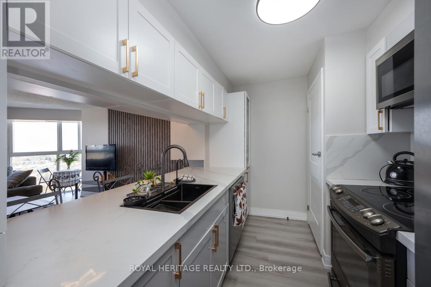1003 - 90 Dale Avenue, Toronto, ON - Indoor Photo Showing Kitchen With Double Sink