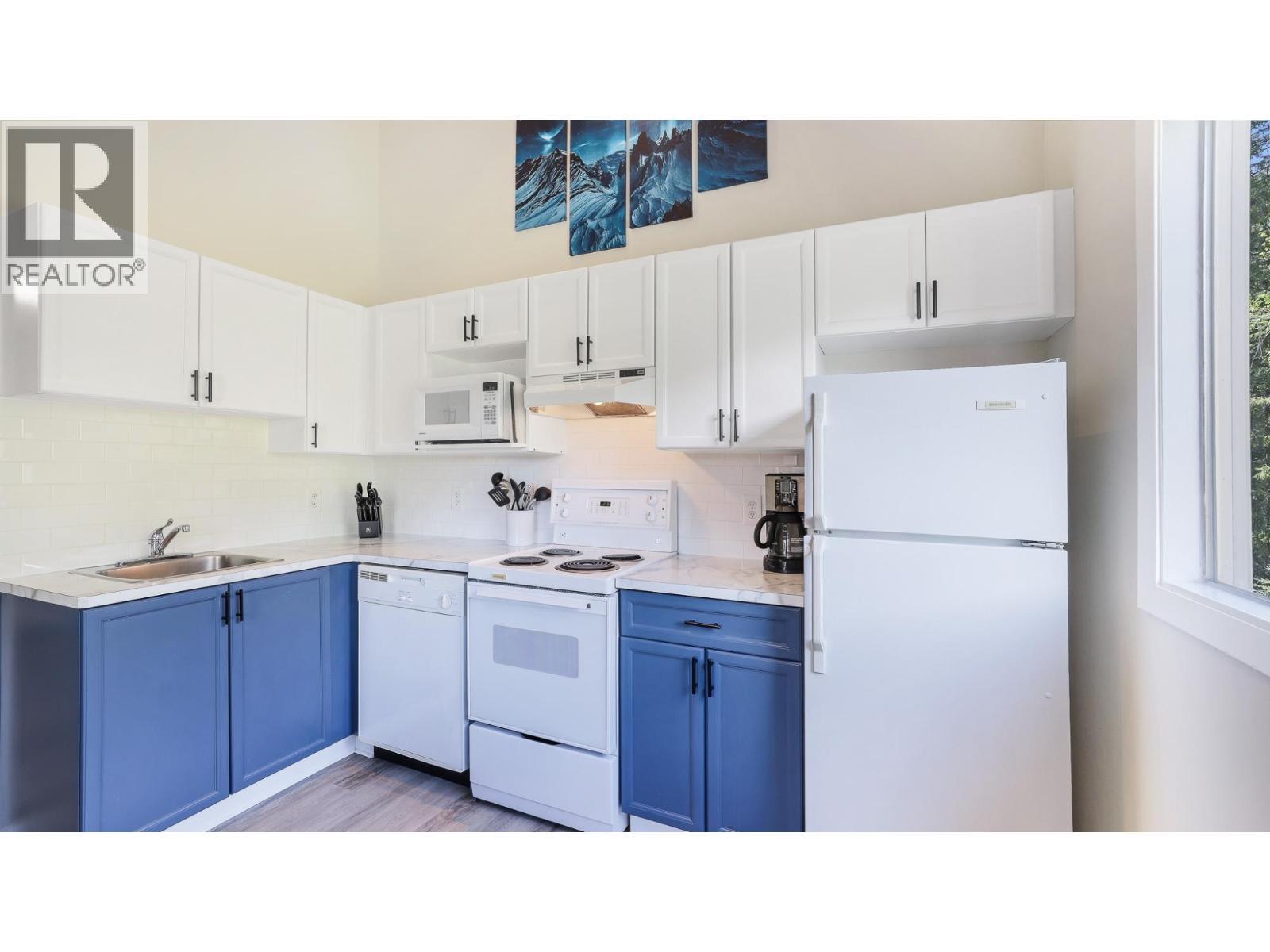 2035 Panorama Drive Unit# 237, Panorama, BC - Indoor Photo Showing Kitchen