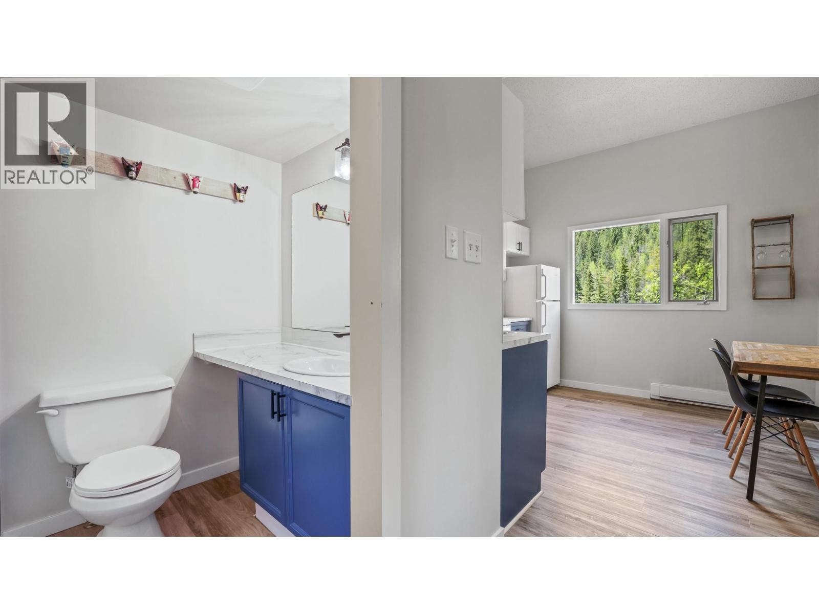 2035 Panorama Drive Unit# 237, Panorama, BC - Indoor Photo Showing Bathroom