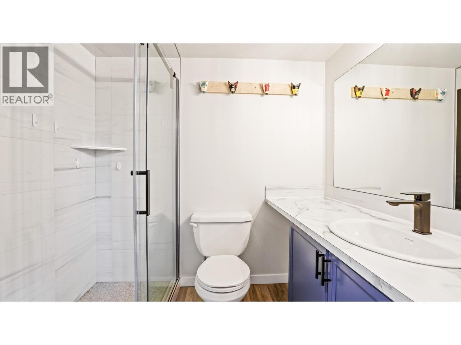 2035 Panorama Drive Unit# 237, Panorama, BC - Indoor Photo Showing Bathroom