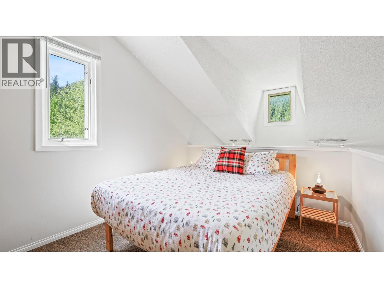 2035 Panorama Drive Unit# 237, Panorama, BC - Indoor Photo Showing Bedroom