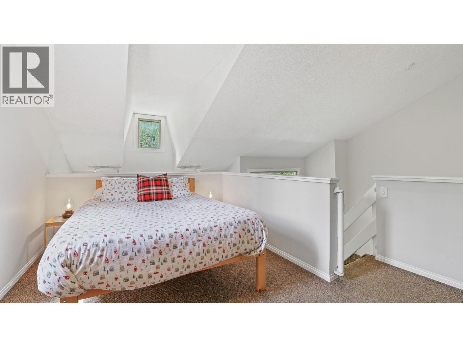 2035 Panorama Drive Unit# 237, Panorama, BC - Indoor Photo Showing Bedroom