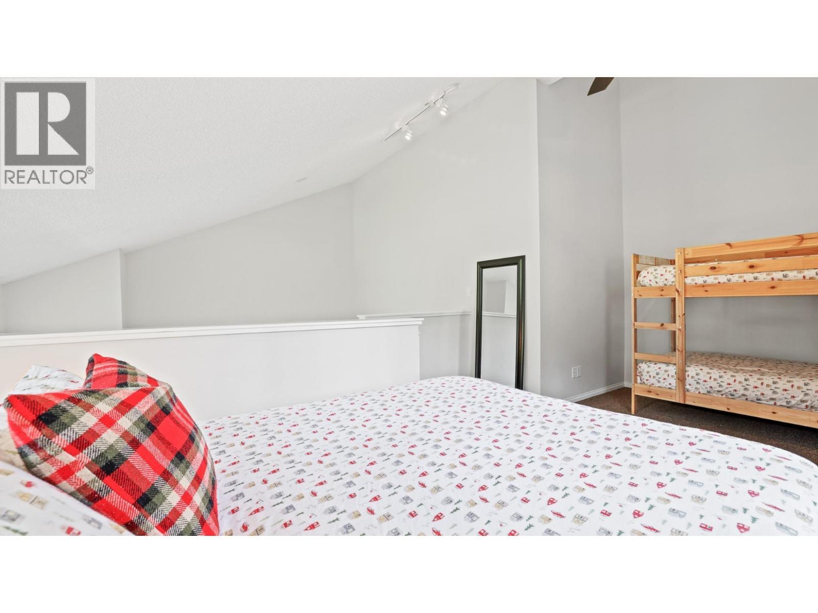 2035 Panorama Drive Unit# 237, Panorama, BC - Indoor Photo Showing Bedroom