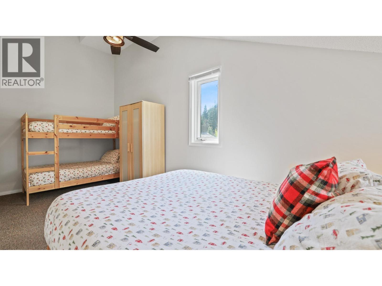 2035 Panorama Drive Unit# 237, Panorama, BC - Indoor Photo Showing Bedroom