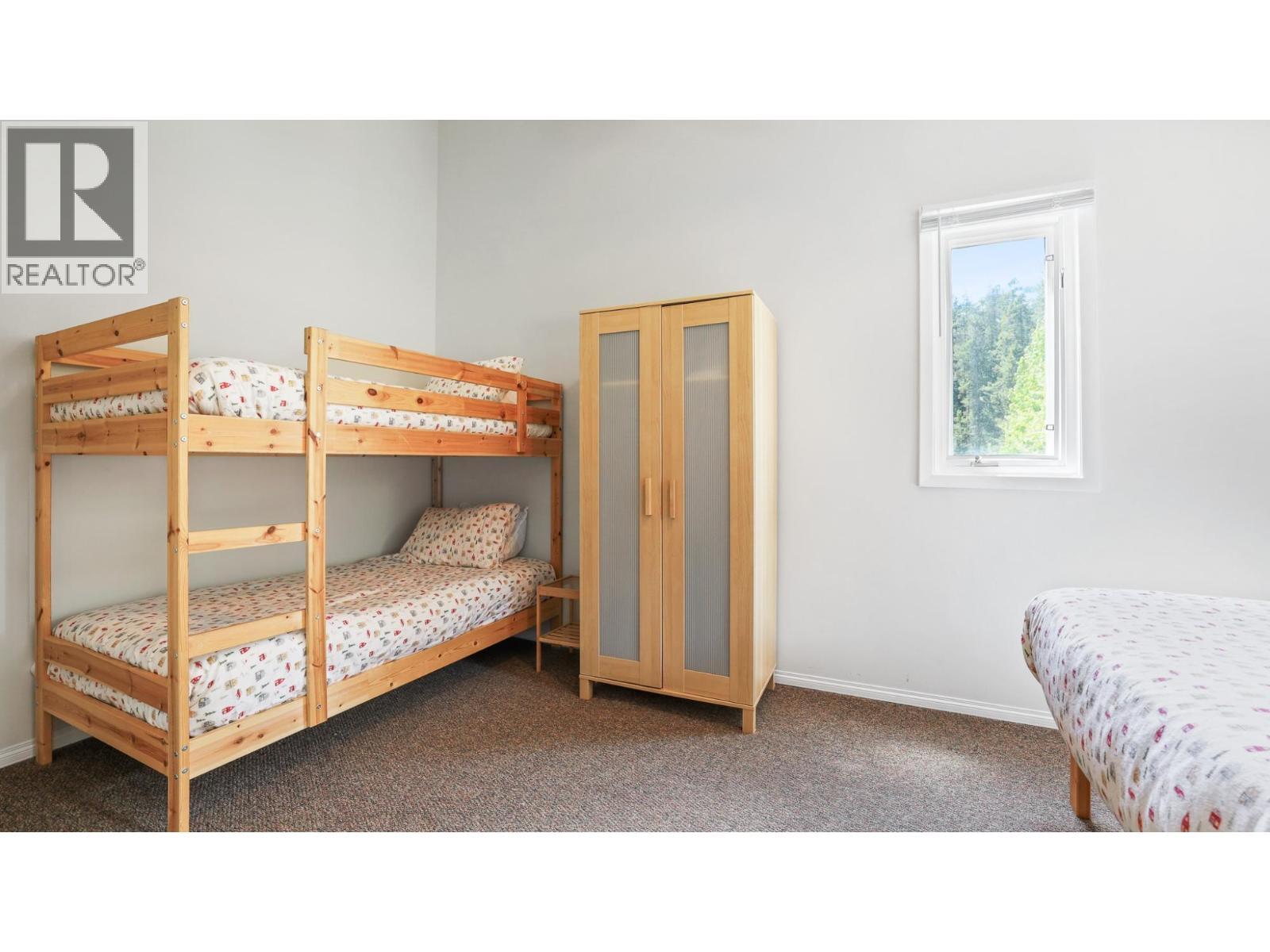 2035 Panorama Drive Unit# 237, Panorama, BC - Indoor Photo Showing Bedroom