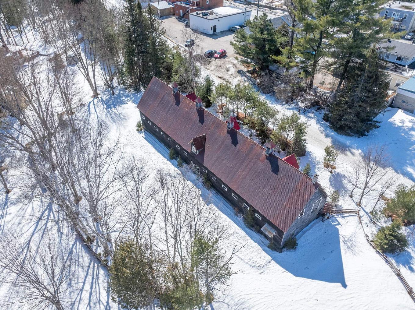 Garage - 320 Rue L'Annonciation N., Rivière-Rouge, QC - Outdoor With View