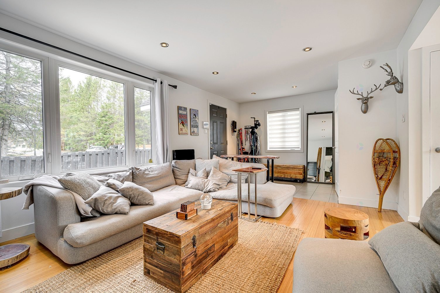 Living Room - 366 Ch. Du Lac-Millette, Saint-Sauveur, QC - Indoor Photo Showing Living Room