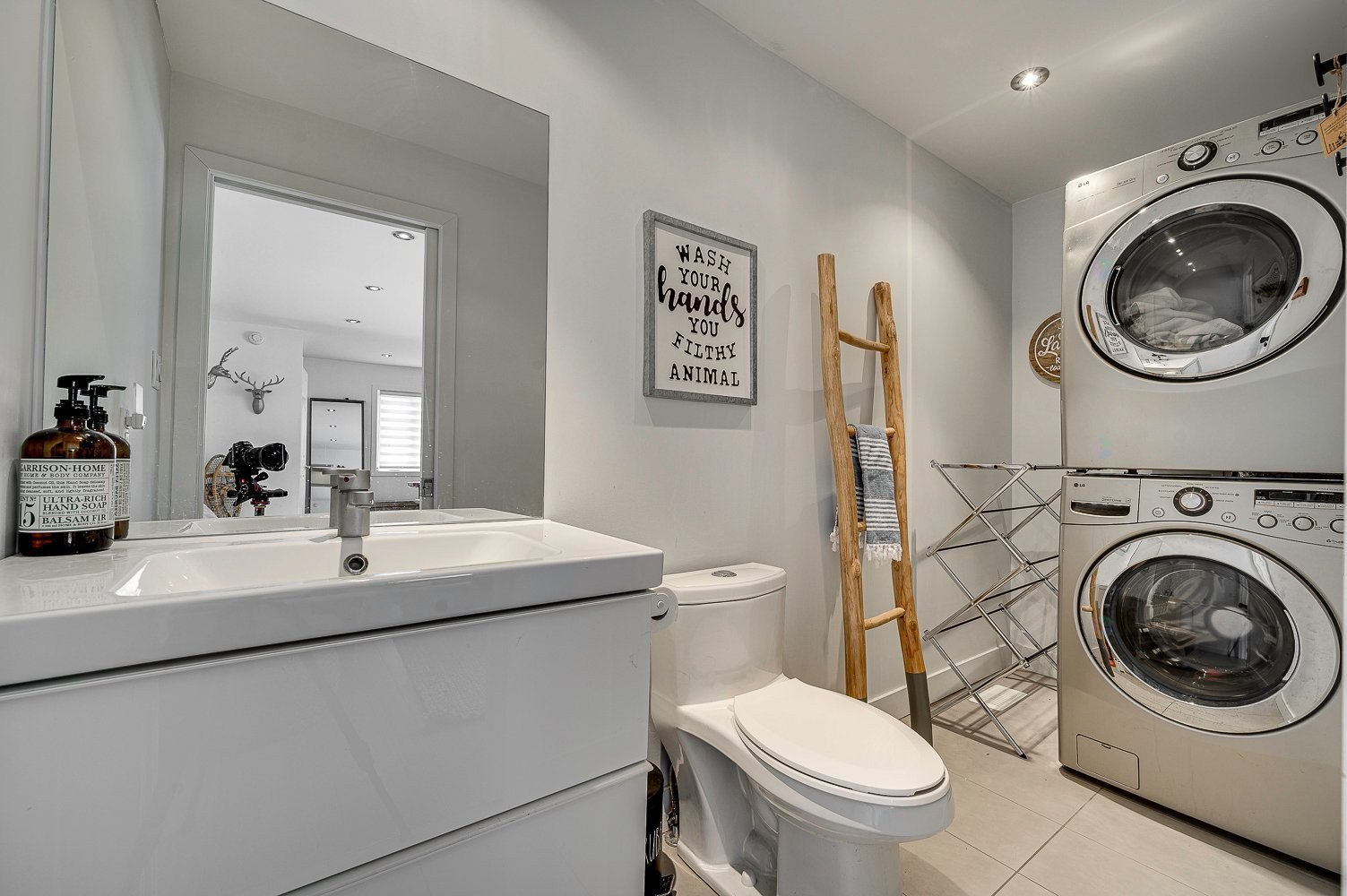 Powder room - 366 Ch. Du Lac-Millette, Saint-Sauveur, QC - Indoor Photo Showing Laundry Room