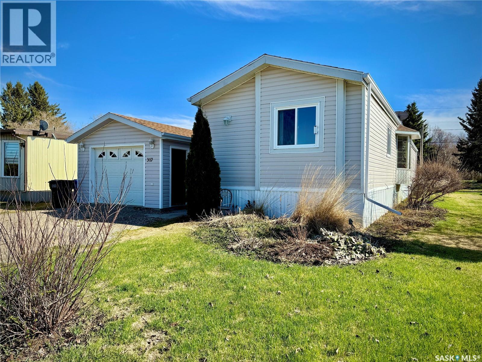 317 Riedel Avenue E, Langenburg, SK - Outdoor