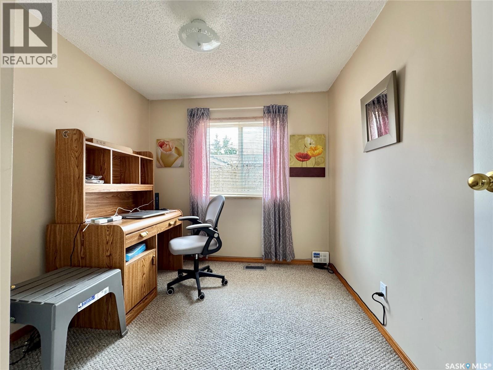 317 Riedel Avenue E, Langenburg, SK - Indoor Photo Showing Office