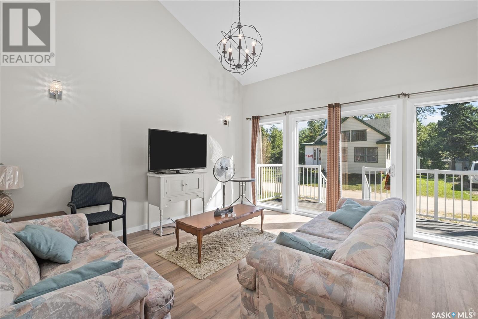 3 8Th Street, Lakeland Rm No. 521, SK - Indoor Photo Showing Living Room