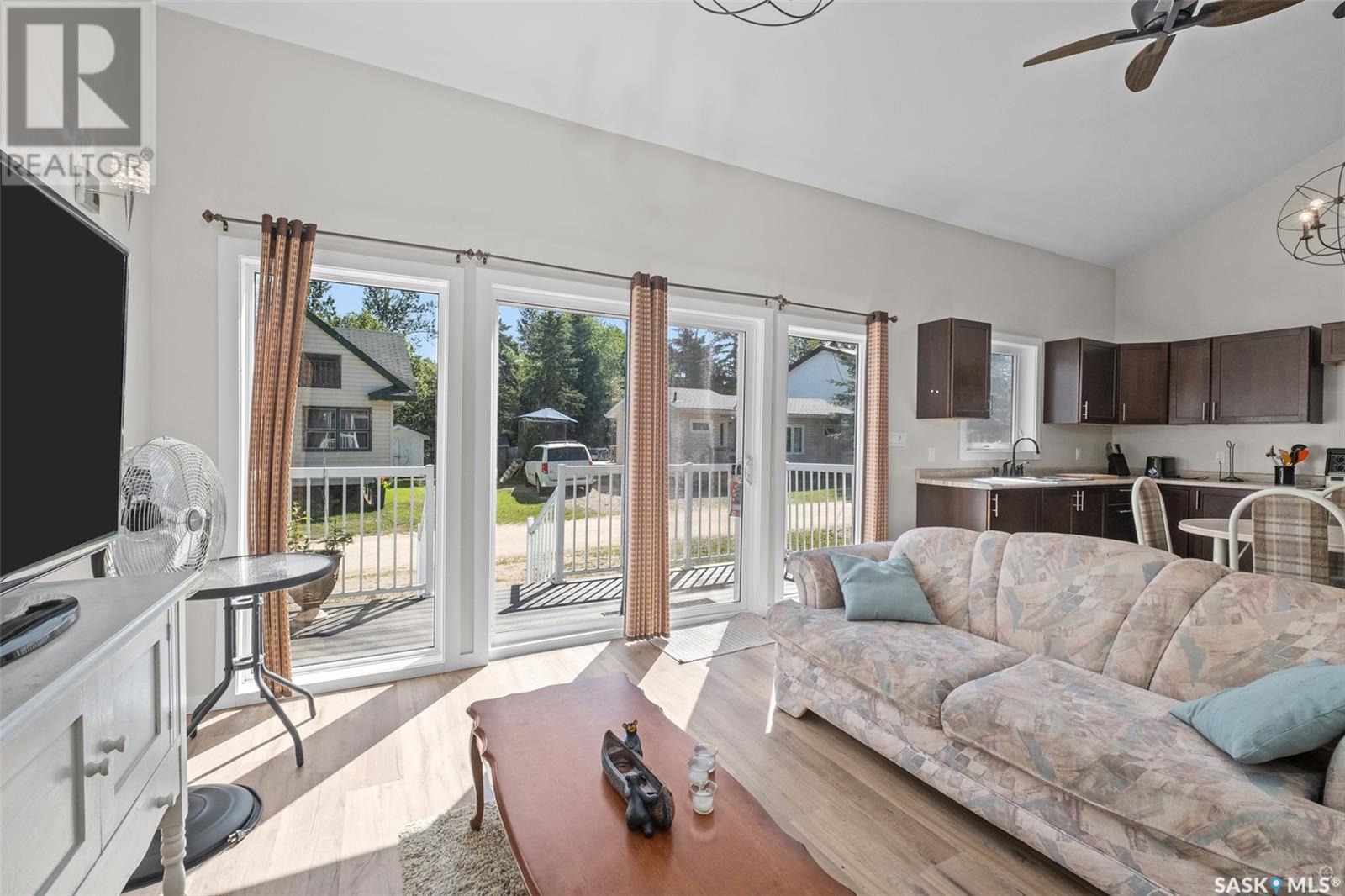 3 8Th Street, Lakeland Rm No. 521, SK - Indoor Photo Showing Living Room
