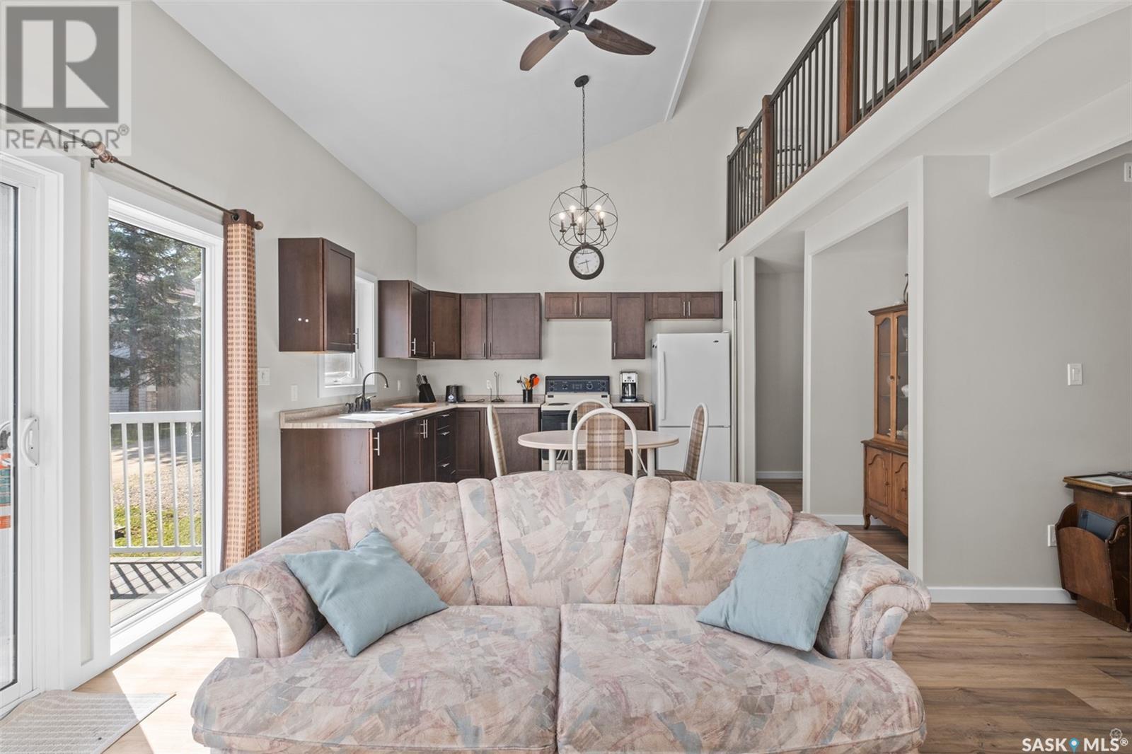 3 8Th Street, Lakeland Rm No. 521, SK - Indoor Photo Showing Living Room