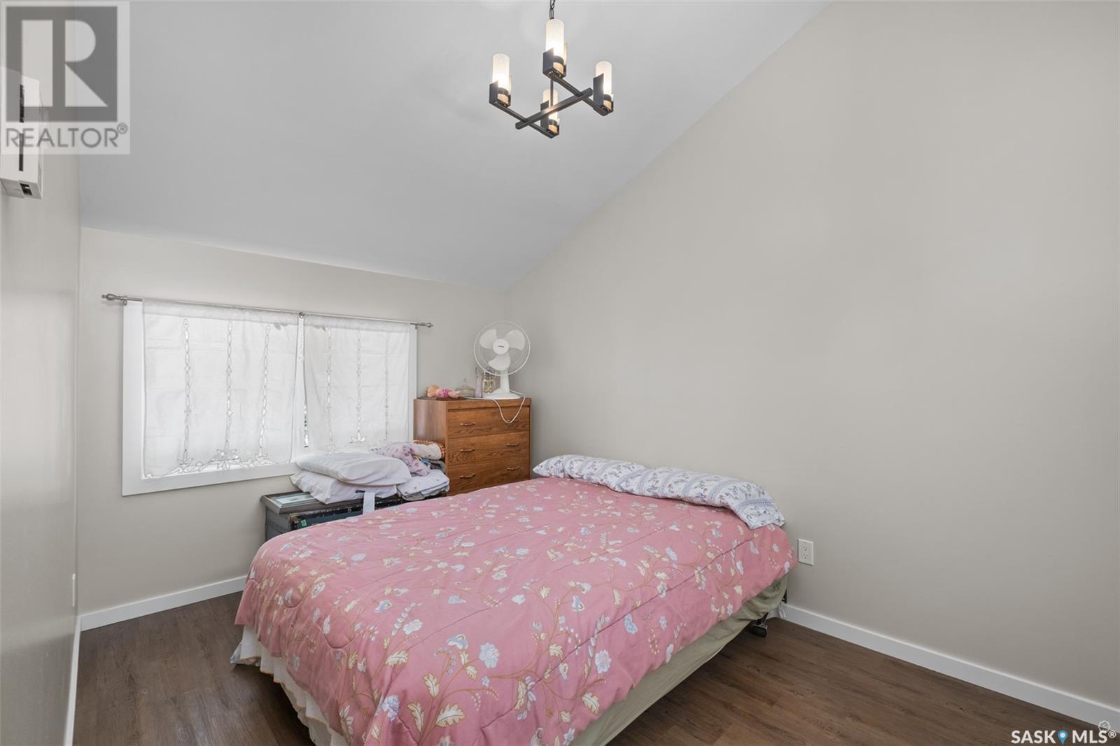 3 8Th Street, Lakeland Rm No. 521, SK - Indoor Photo Showing Bedroom