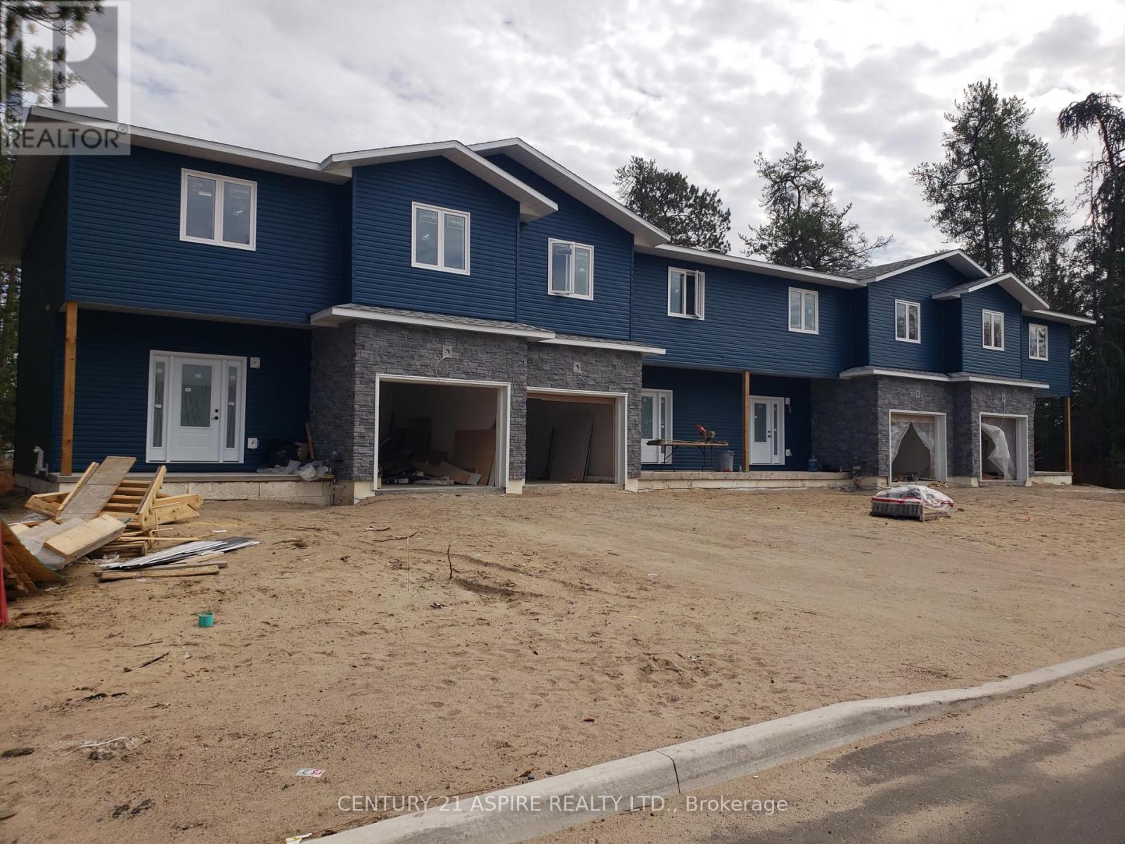 94C Frontenac Crescent, Deep River, ON - Outdoor With Facade