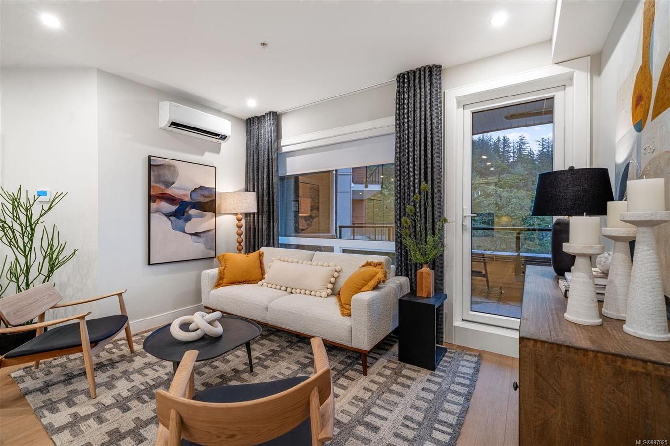 605-1810 Selenite Pl, Langford, BC - Indoor Photo Showing Living Room