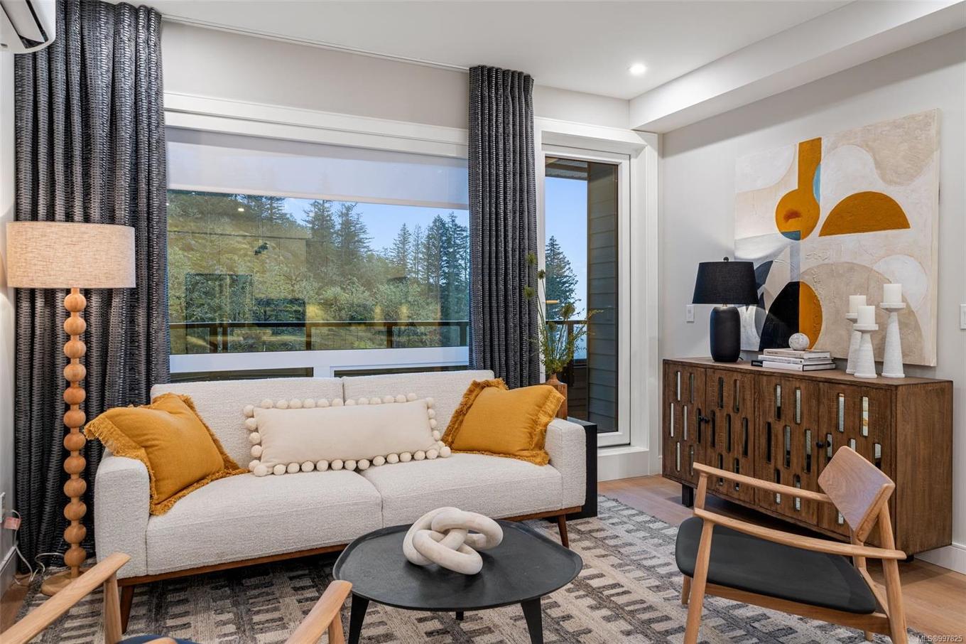 605-1810 Selenite Pl, Langford, BC - Indoor Photo Showing Living Room