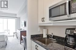 Breakfast bar in second side -