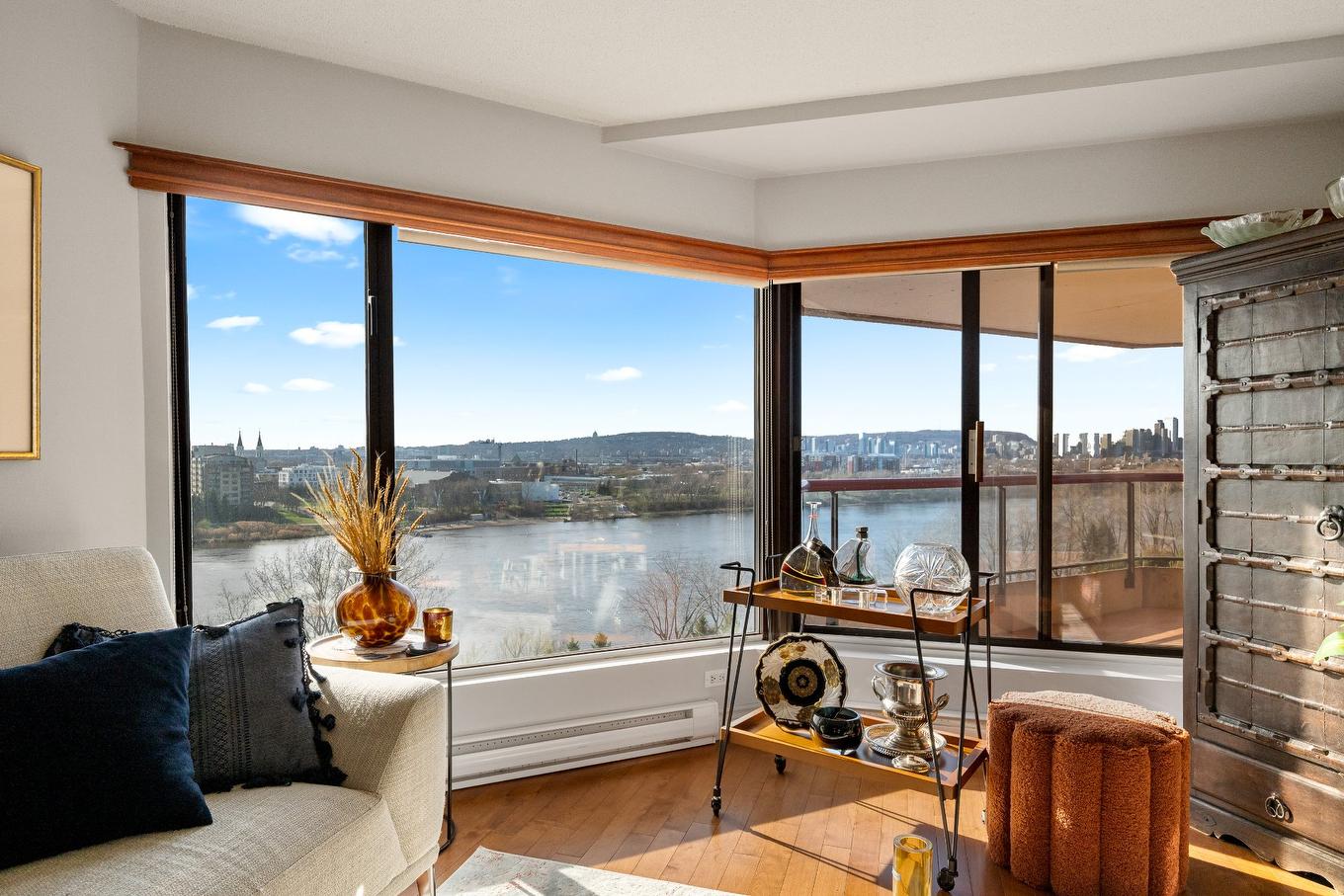 Salon - 1010-201 Ch. Du Club-Marin, Montréal (Verdun/Île-Des-Soeurs), QC - Indoor With Body Of Water