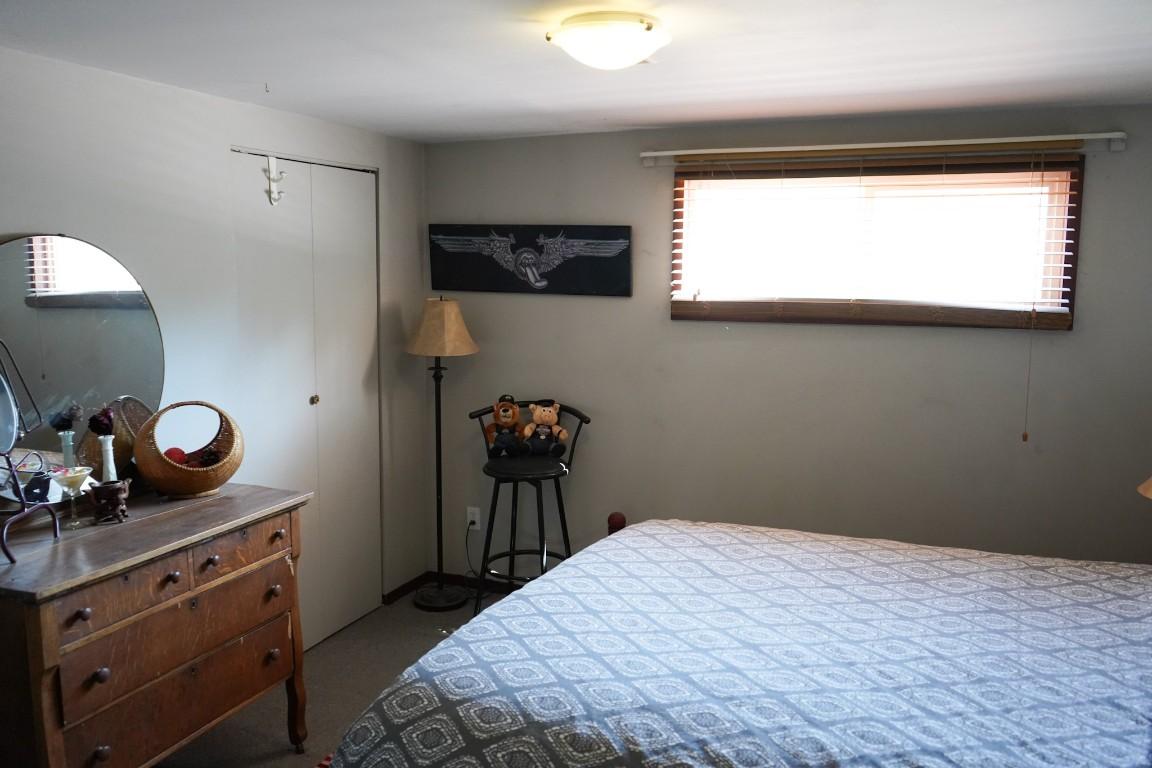 6681 26 Mile Frontage Road, Clinton, BC - Indoor Photo Showing Bedroom