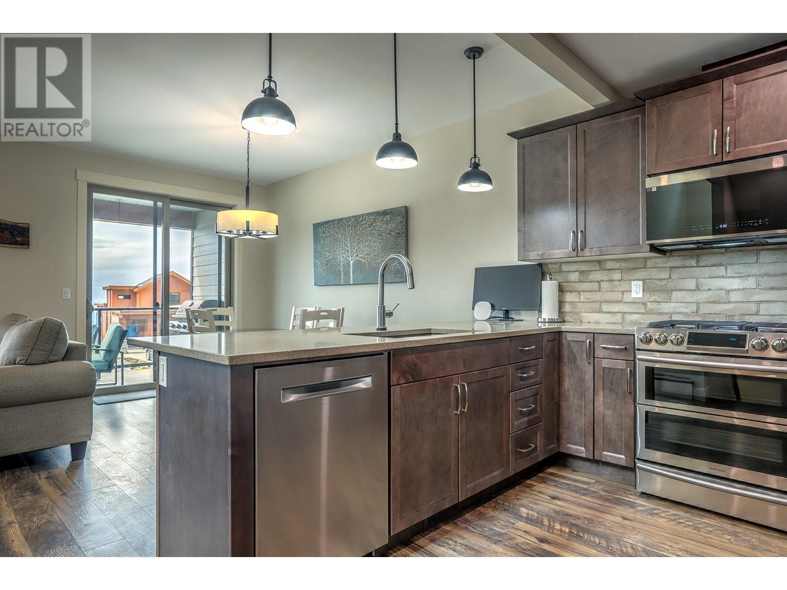 9834 Cathedral Drive, Silver Star, BC - Indoor Photo Showing Kitchen