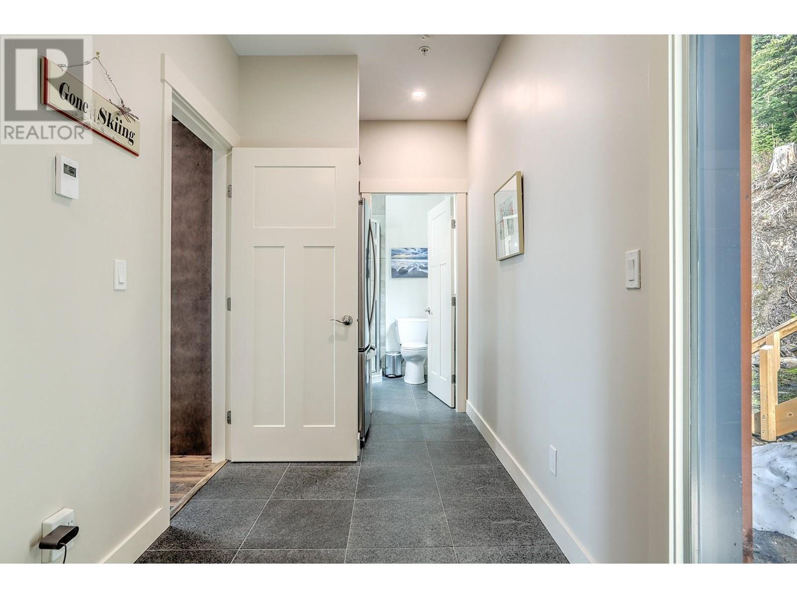 9834 Cathedral Drive, Silver Star, BC - Indoor Photo Showing Other Room