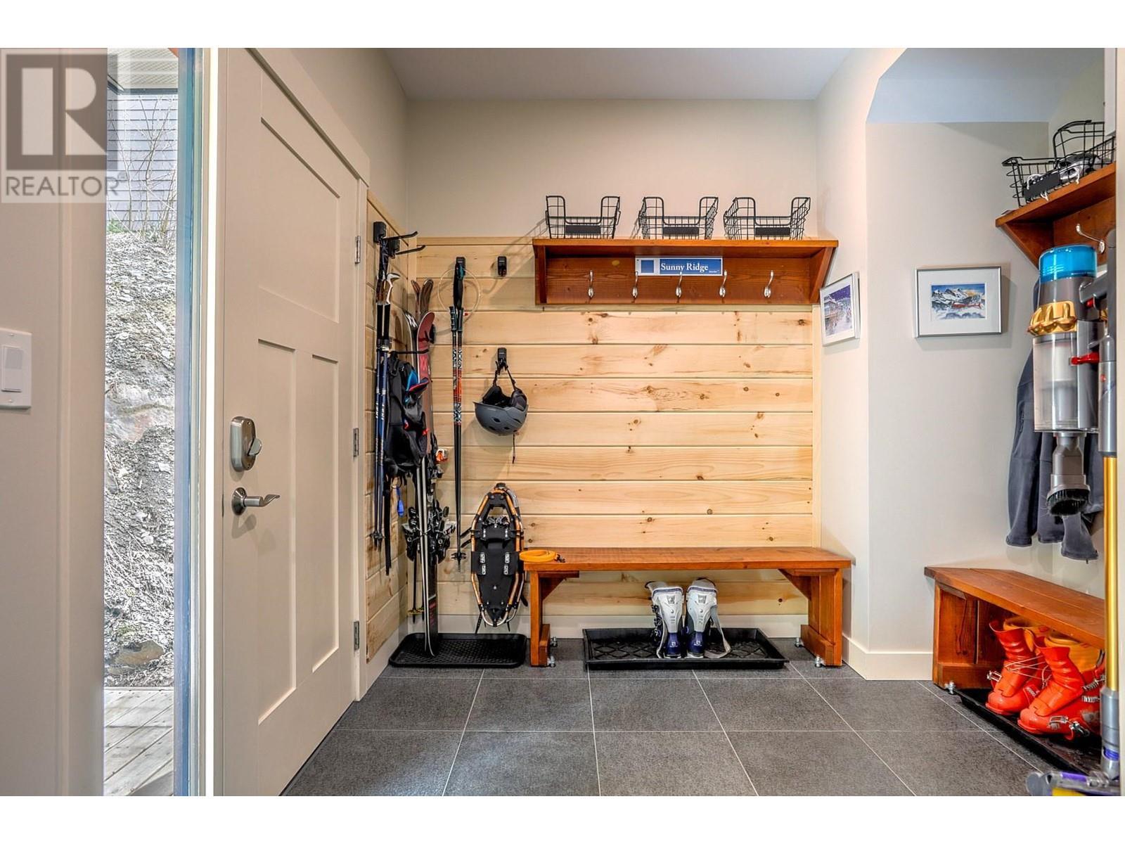 9834 Cathedral Drive, Silver Star, BC - Indoor Photo Showing Other Room