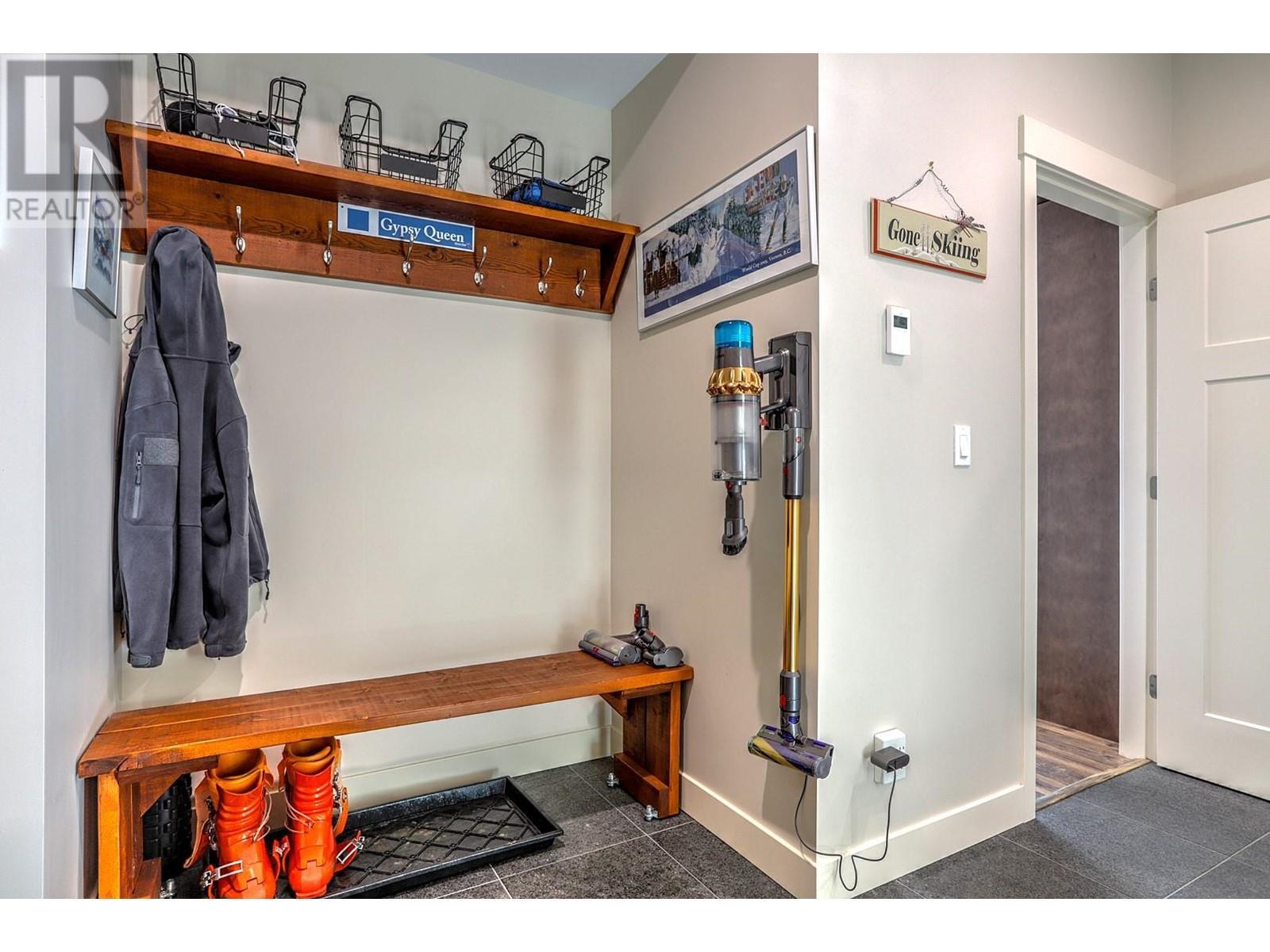 9834 Cathedral Drive, Silver Star, BC - Indoor Photo Showing Other Room