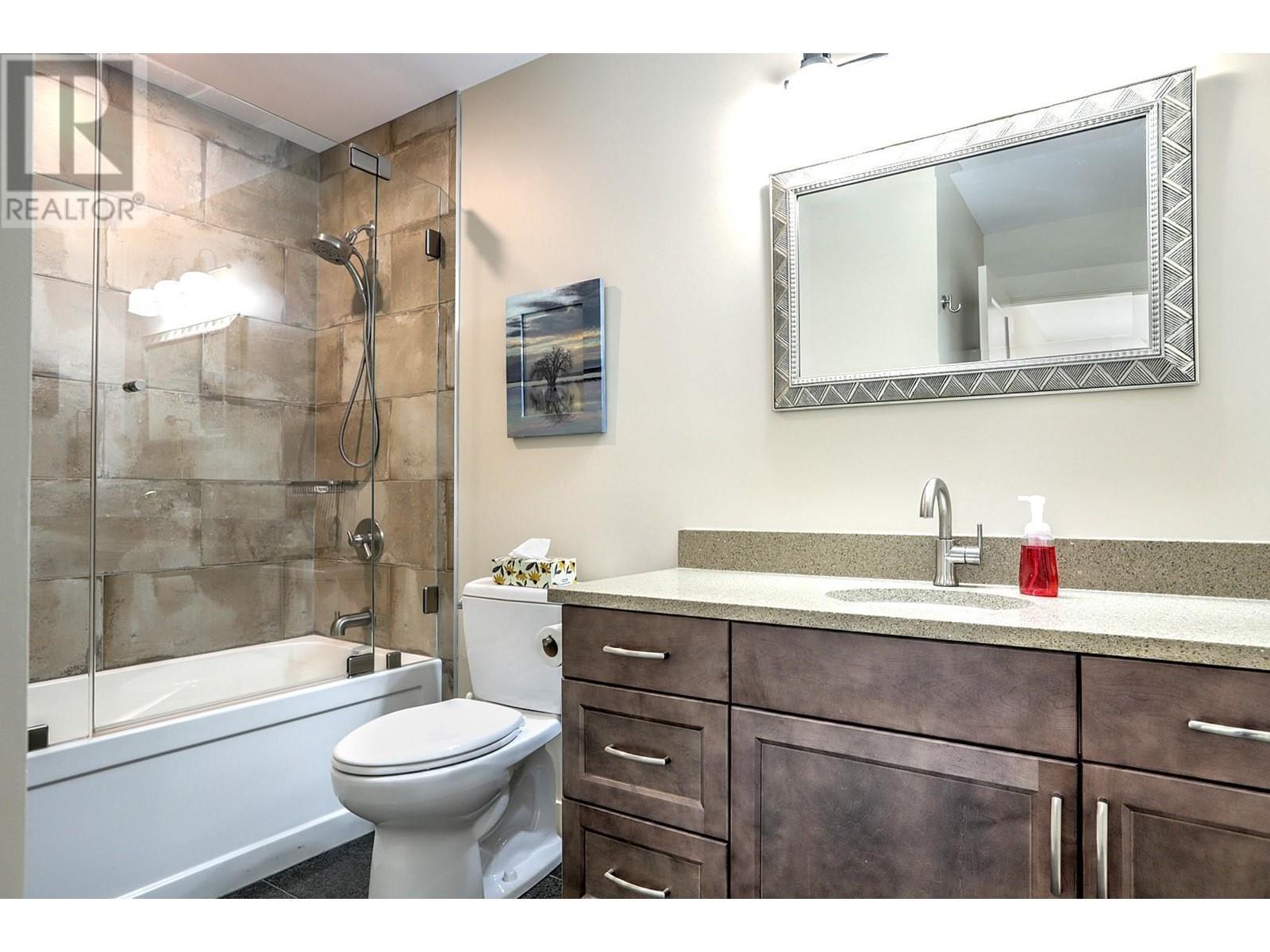 9834 Cathedral Drive, Silver Star, BC - Indoor Photo Showing Bathroom